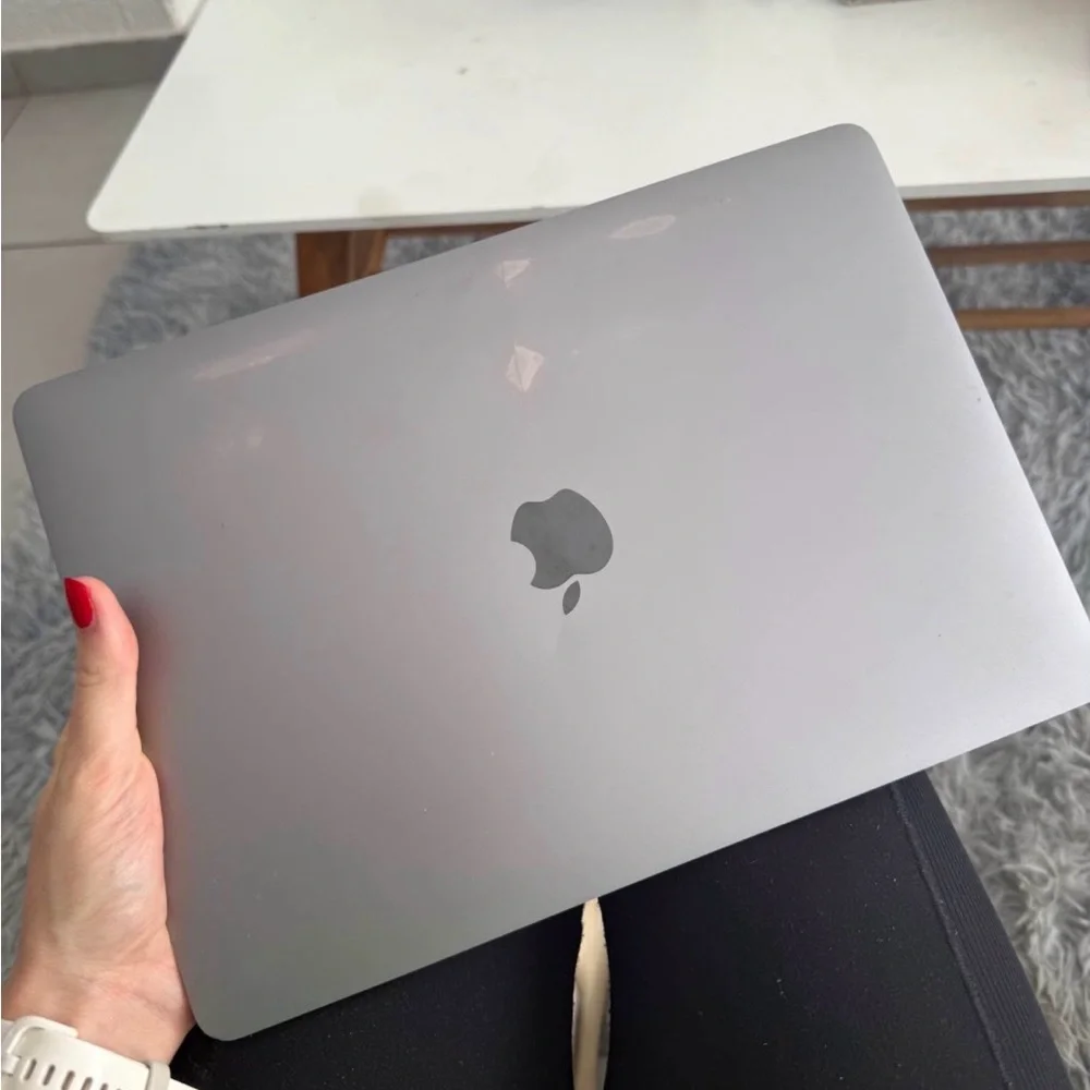 Apple MacBook Air - Sleek Gray